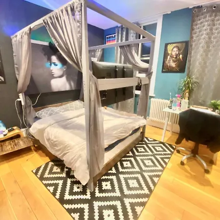 3Bed 2Bath Poplar Townhouse Vila